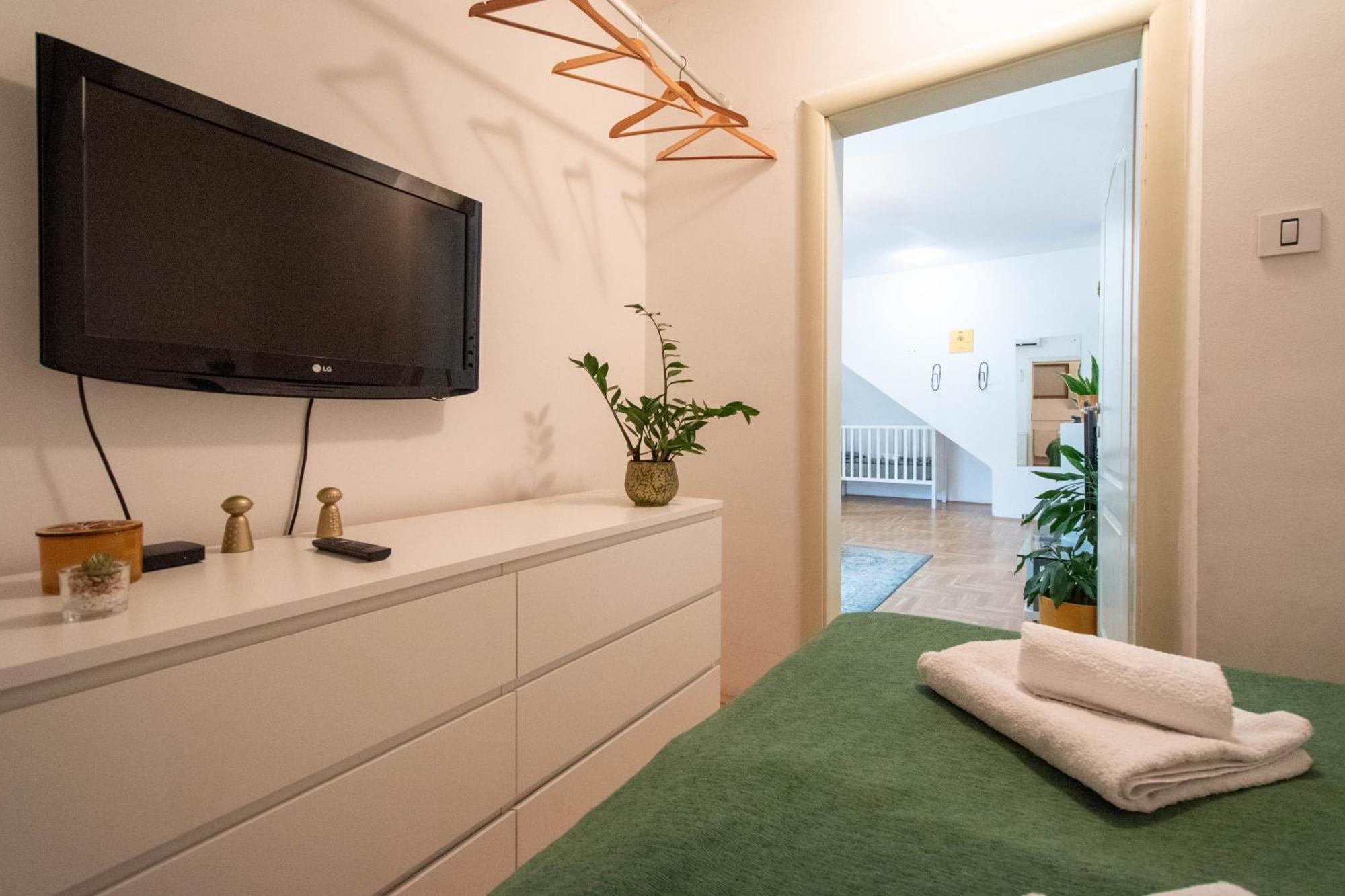 Spacious 1-Bedroom Apartment Novi Sad Exterior photo